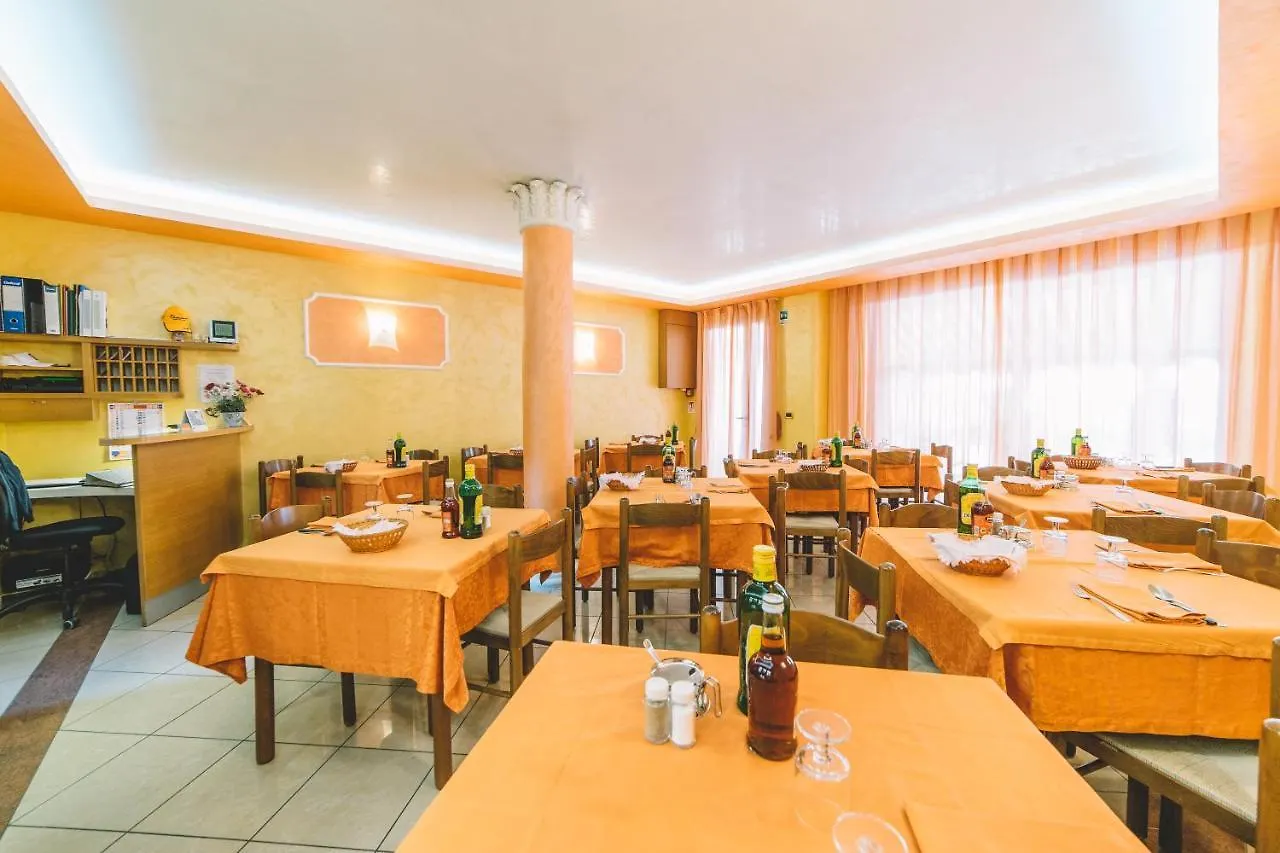 Hotel Edera Sottomarina 0*,  Italy
